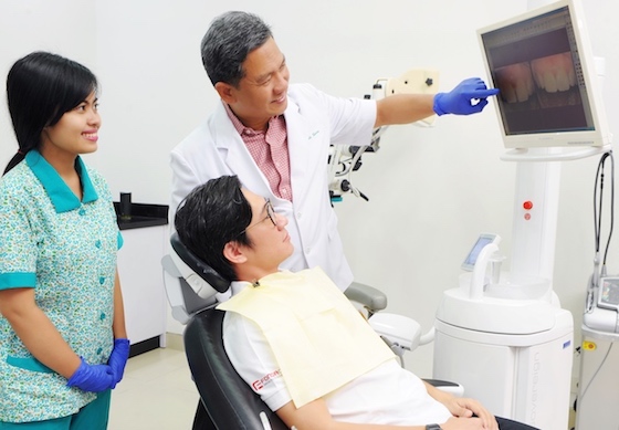 dentist pointing to a monitor